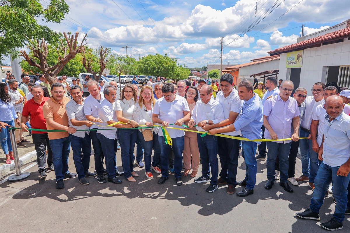 Inauguração de asfalto feito com emenda da deputada Simone em São Lourenço do PI