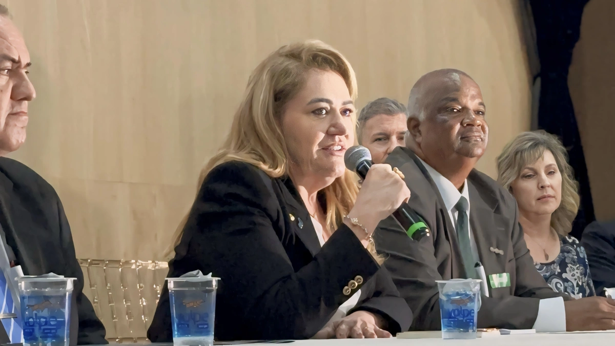 Deputada Simone Pereira discursando