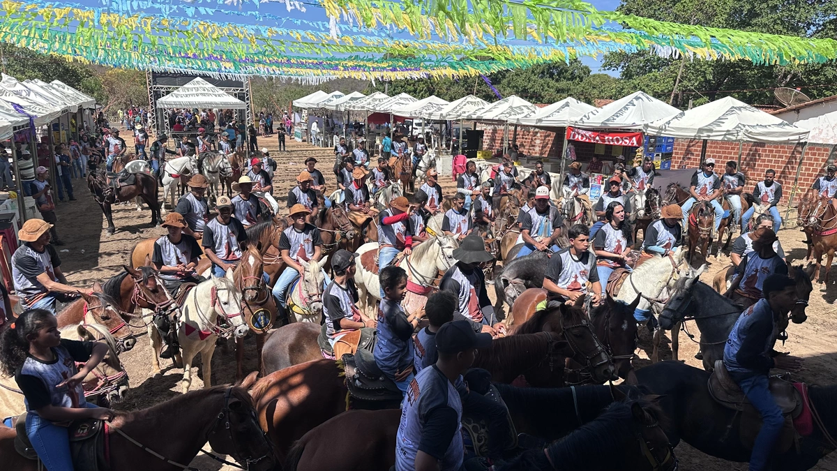 Multidão de vaqueiros presente na Cavalgada da Furta