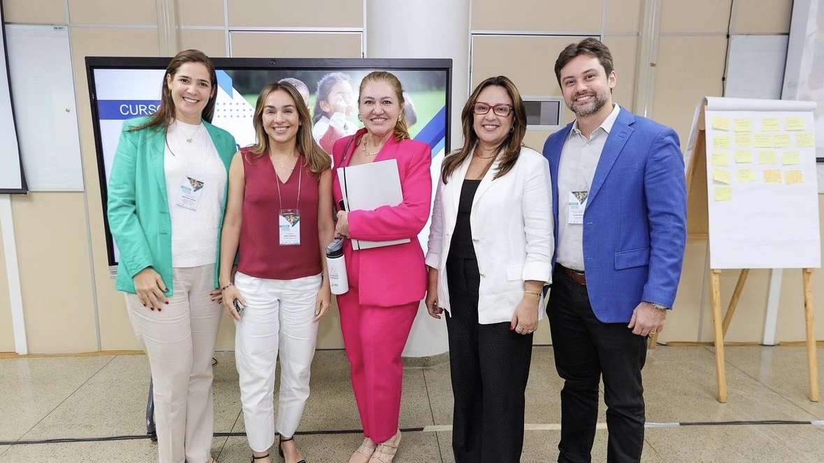 Adriane Arruda, Isabel Fonteles, deputada Simone, conselheira Rejane Dias e Gilson Araújo