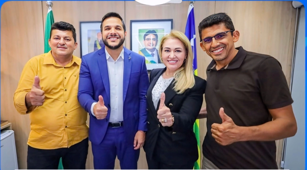 Deputada Simone com secretário Washington Bandeira, prefeito de Molão e secretário Hildevan