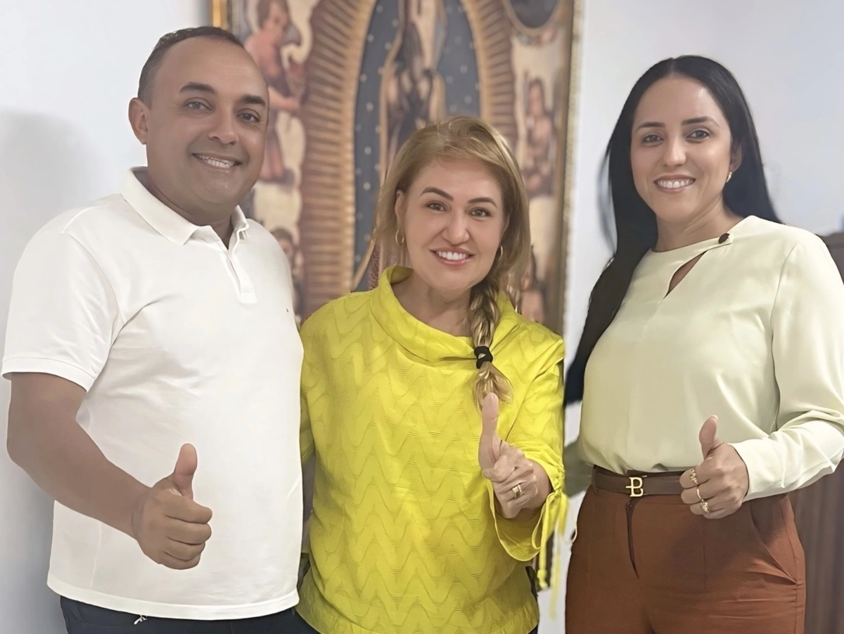 Com o prefeito e a primeira-dama de São João da Varjota