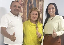 Com o prefeito e a primeira-dama de São João da Varjota (Foto: Ascom)