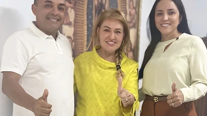 Com o prefeito e a primeira-dama de São João da Varjota (Foto: Ascom)