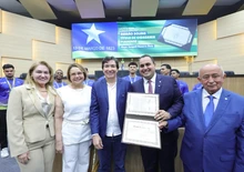 Sessão solene em homenagem ao Dr. Jânyo Janguiê Diniz (Foto: Régis Falcão)