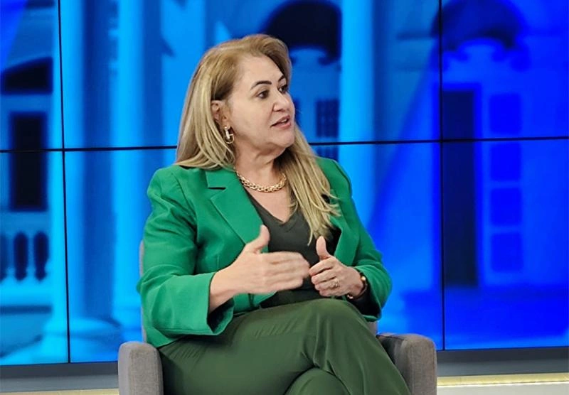 Simone Pereira durante entrevista na TV Cidade Verde