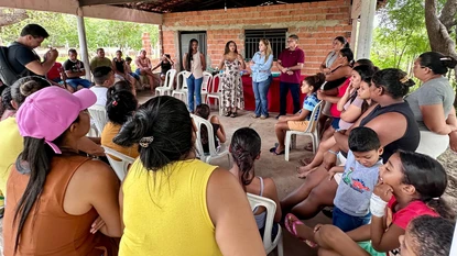 Anuncio de quadra esportiva e academia popular em comunidade de José de Freitas (Foto: Isabel Ribeiro)