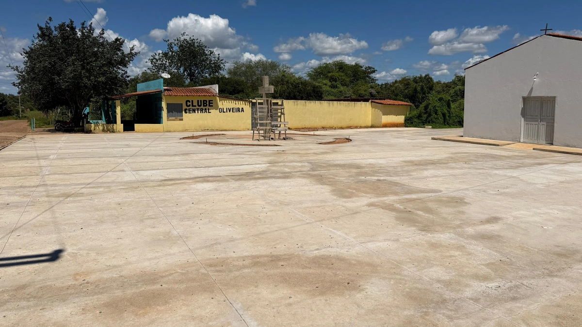 Visita a obra de praça de eventos em Jurema