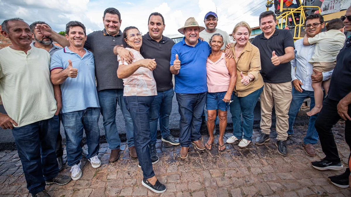 Visitando obras no município de Bertolínia