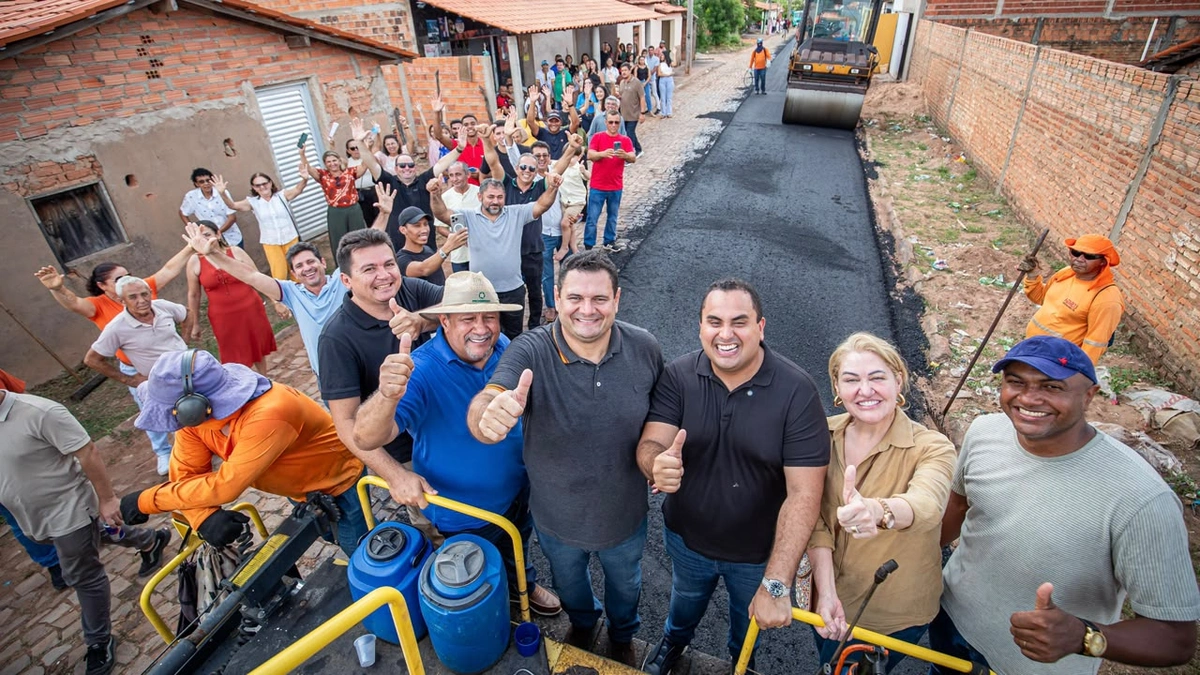 Visitando obras no município de Bertolínia