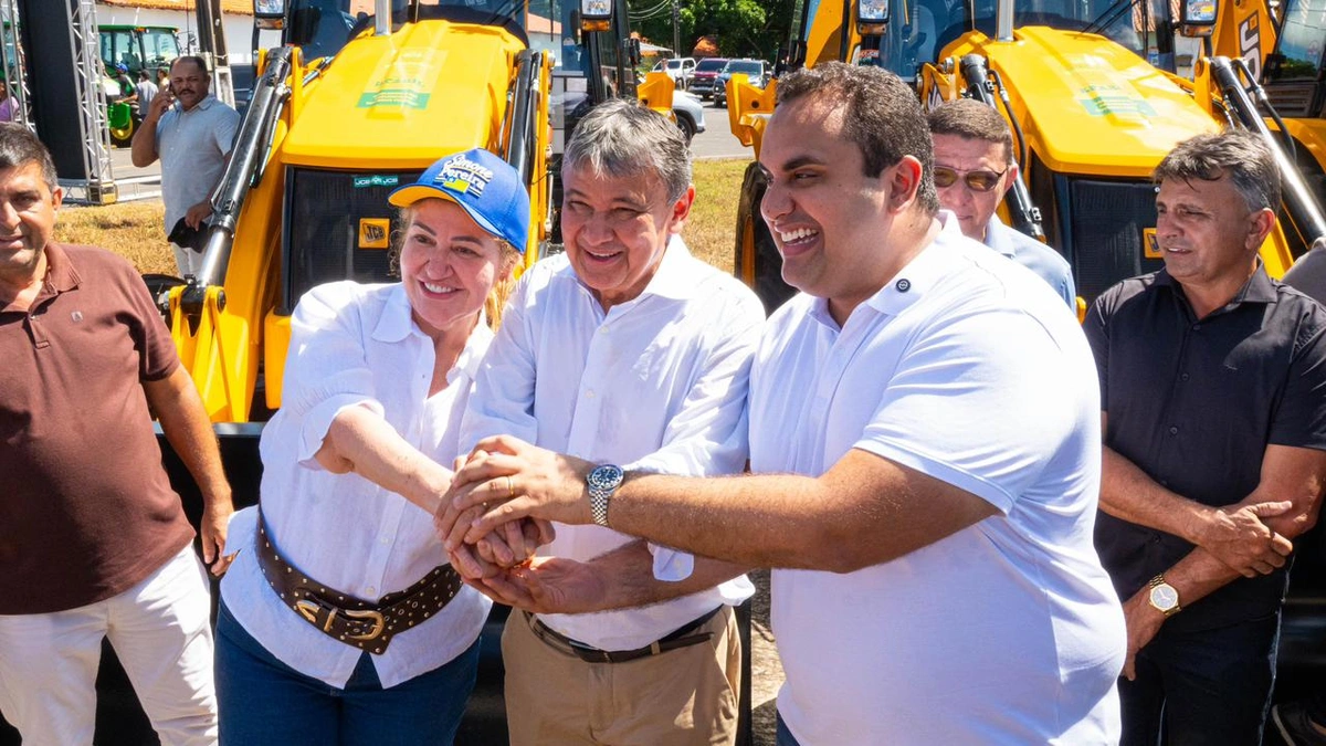 Entrega de equipamentos para municípios piauienses